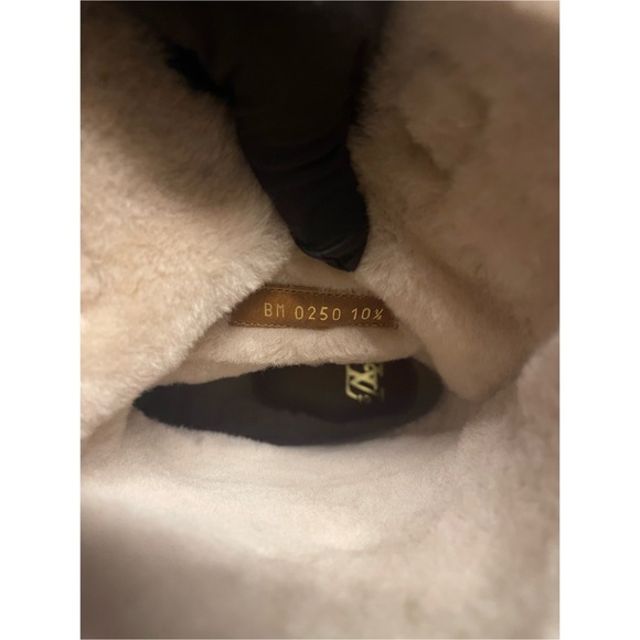 Louis Vuitton X Nigo - LV Cosy Boot in Navy Blue Denim and Shearling - Picture 11 of 14